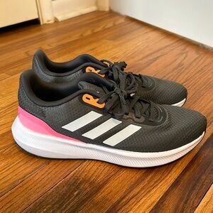 Like new! Adidas cloud foam tennis shoes